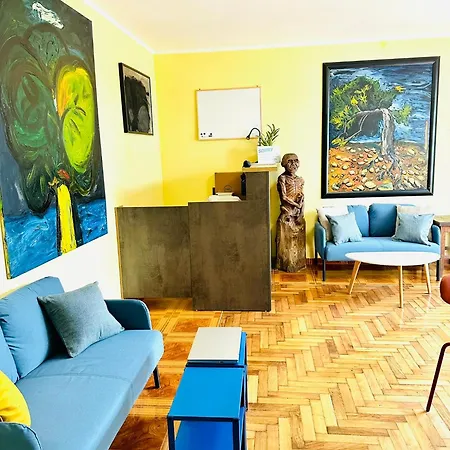 Art & Joy ホステル プーラ