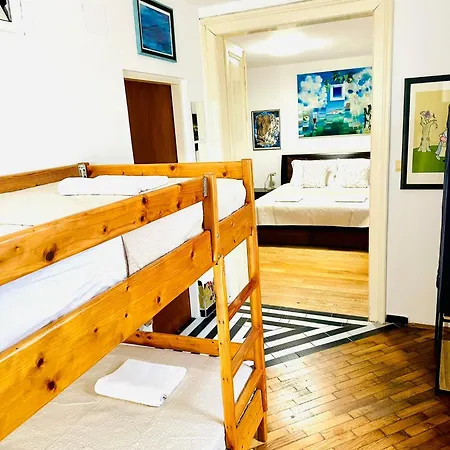 Hostel Art & Joy *