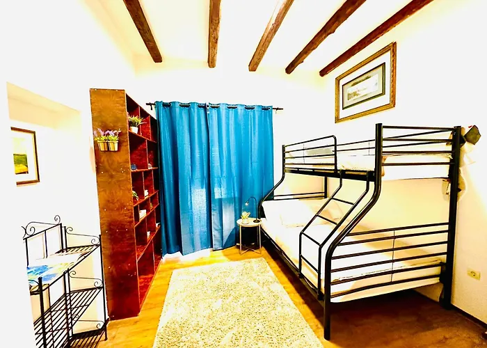 Hostel Art & Joy Πούλα