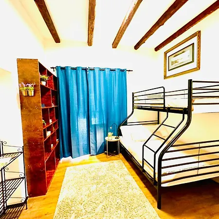 Хостел Art & Joy Пула