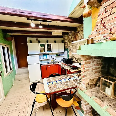 Art & Joy Хостел Пула