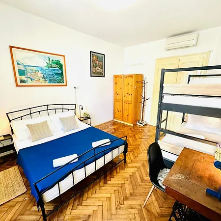 Art & Joy Хостел Пула