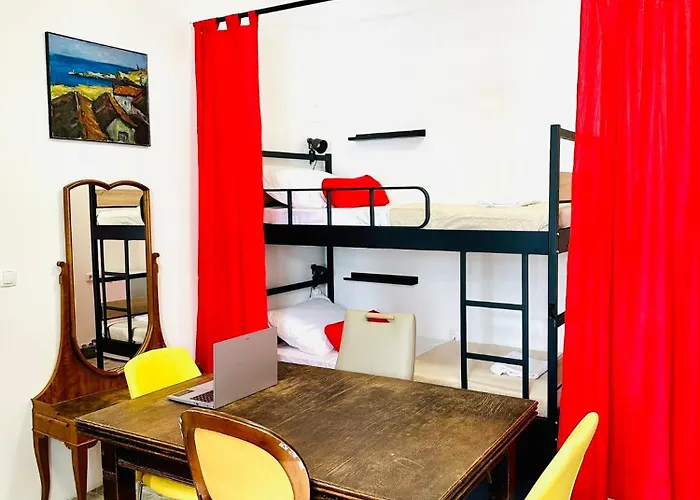 Art & Joy 호스텔 풀라